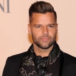 Ricky Martin troca ‘ela’ por ‘ele’ ao cantar sucesso em show